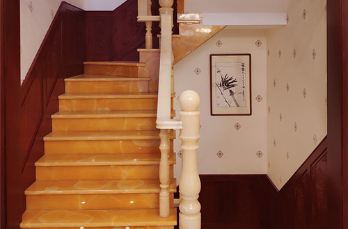 通州中式别墅室内汉白玉石楼梯的定制安装装饰效果